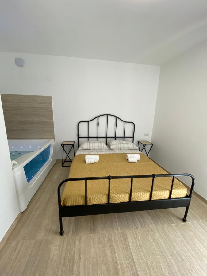 Maris Suite - Appartamento Con Vasca Idromassaggio Alghero Bagian luar foto